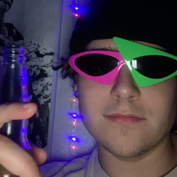 Meet your Posher, Andrew - Picture 1 of 1